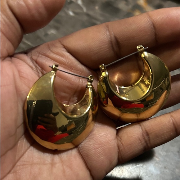 Gold Tone Chunky Hoop Earrings Unsigned! - Picture 14 of 16